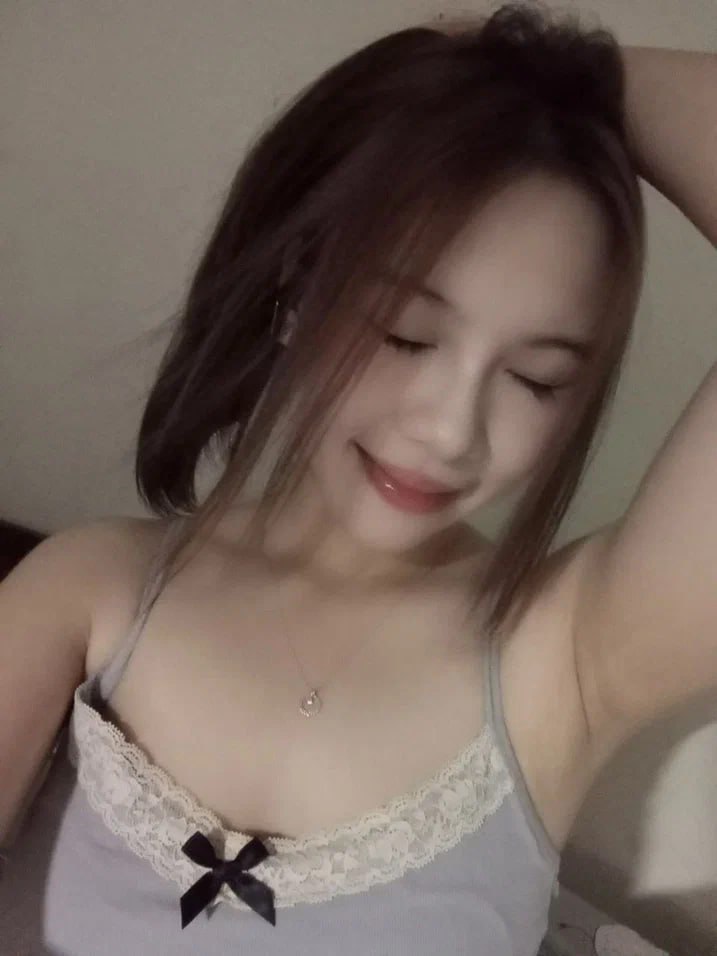 TUSHY — Con đĩ muốn bị địt từ phía sau cả ngày